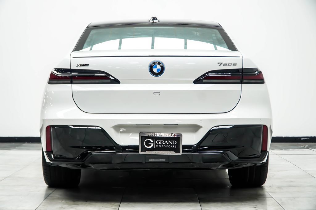Used 2025 BMW 750e xDrive w/ Executive Package AWD/4WD image 20