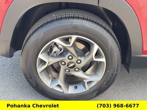 Used 2025 Chevrolet Trax LT FWD image 30