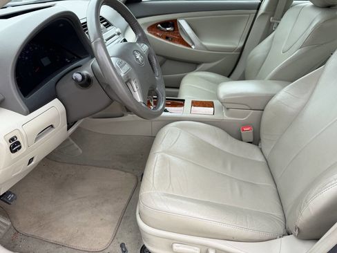 Used 2011 Toyota Camry XLE w/ XLE Extra-Value Pkg #1 FWD image 14
