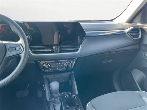 Used 2025 Chevrolet TrailBlazer LT image 11