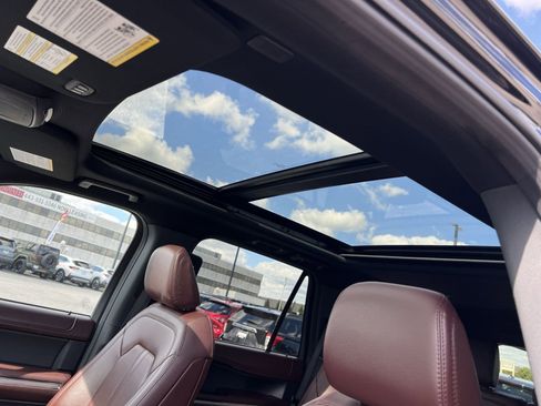 Used 2024 Ford Expedition Limited image 24