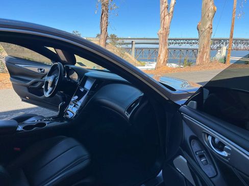 Used 2018 INFINITI Q60 3.0t Luxe RWD image 14