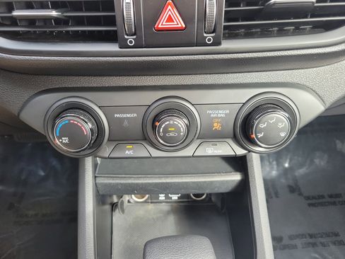 Used 2021 Kia Forte LXS image 32