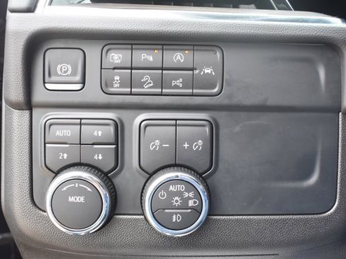 Used 2025 Chevrolet Suburban Z71 AWD/4WD image 30