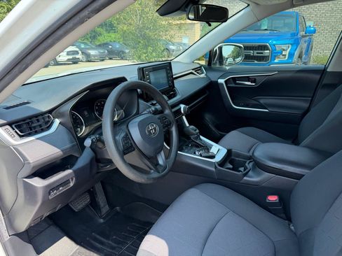 Used 2019 Toyota RAV4 XLE FWD image 10
