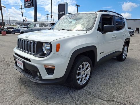 Used 2022 Jeep Renegade Latitude AWD/4WD image 3