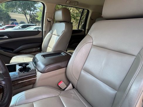Used 2015 Chevrolet Suburban LT RWD image 8