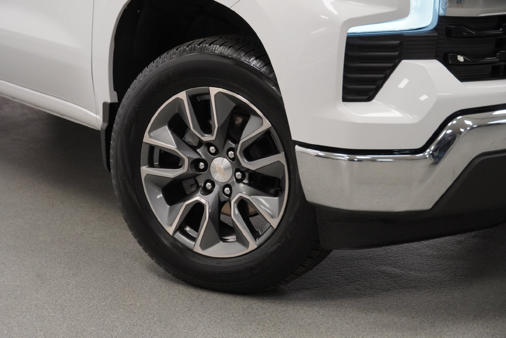 Used 2024 Chevrolet Silverado 1500 LT AWD/4WD image 8