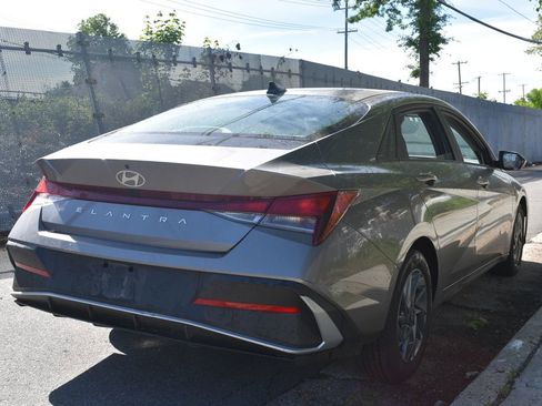 Used 2024 Hyundai Elantra SEL FWD image 5