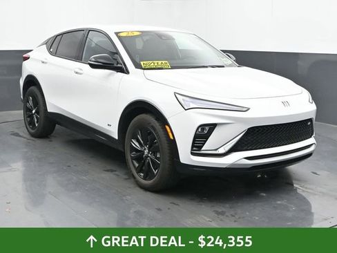 Used 2025 Buick Envista Sport Touring image 2