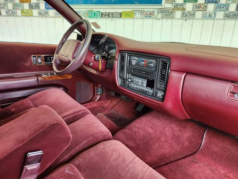 Used 1995 Chevrolet Caprice Classic RWD image 2