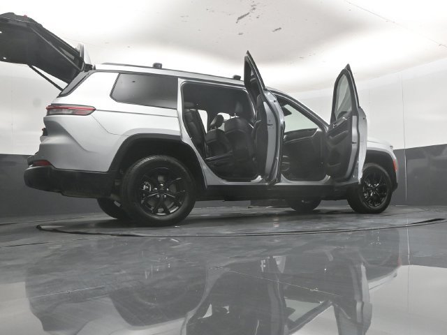 Used 2025 Jeep Grand Cherokee L Altitude RWD image 64