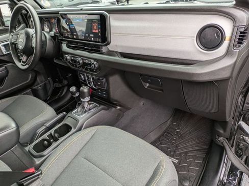 Certified 2024 Jeep Gladiator Sport AWD/4WD image 28