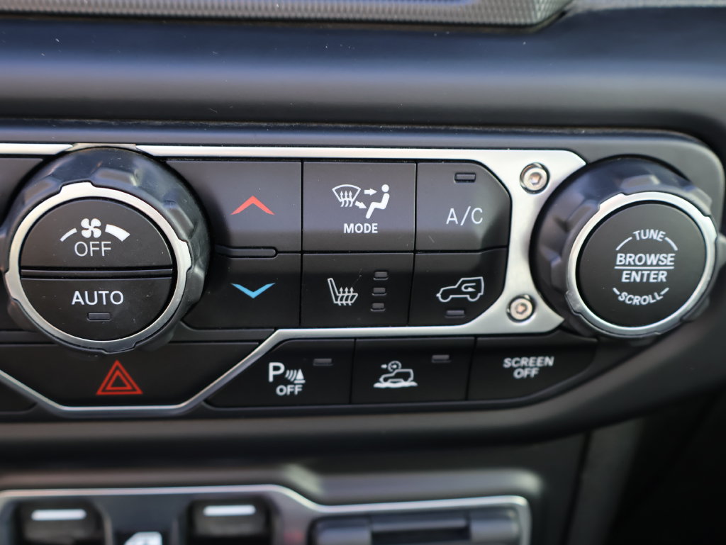 Used 2021 Jeep Wrangler Unlimited Rubicon 4xe w/ Cold Weather Group AWD/4WD image 29