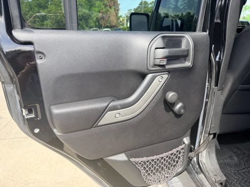 Used 2015 Jeep Wrangler Unlimited Sport w/ Connectivity Group AWD/4WD image 16