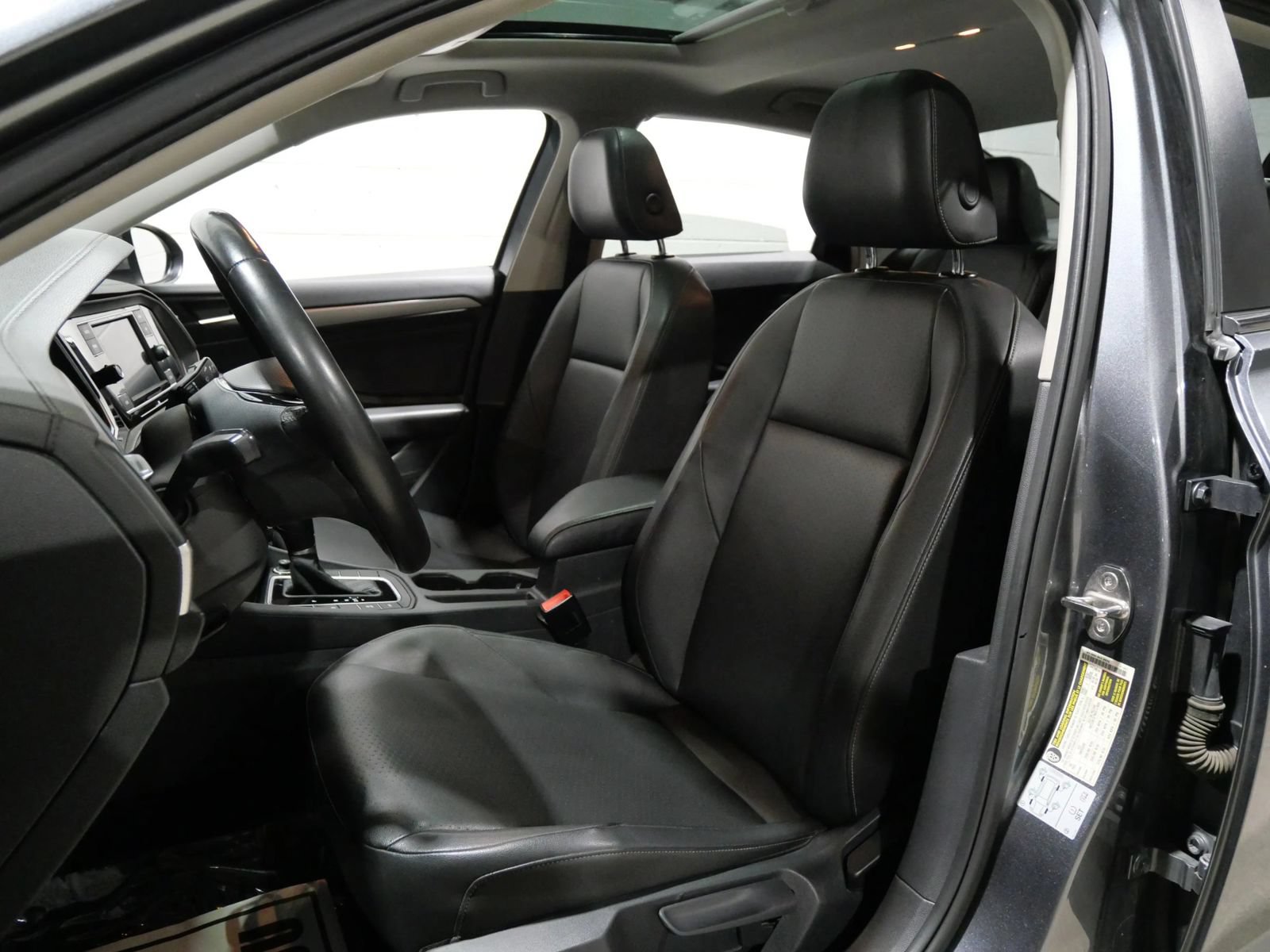 Used 2019 Volkswagen Jetta SE FWD image 13