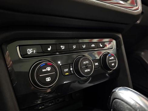 Used 2019 Volkswagen Tiguan SE w/ Panoramic Sunroof Package image 24