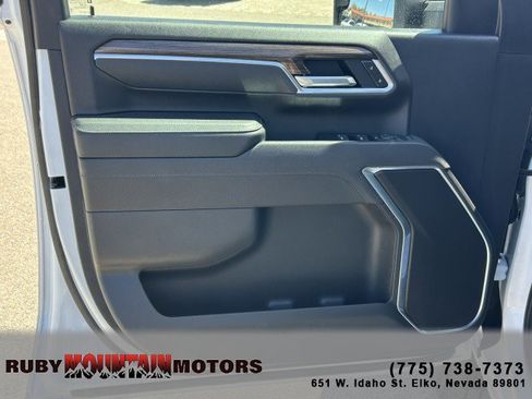 Used 2025 Chevrolet Silverado 2500 LT AWD/4WD image 9