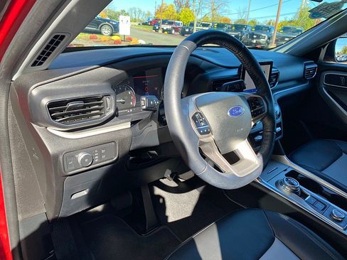 Certified 2022 Ford Explorer XLT w/ Equipment Group 202A image 24