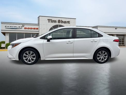 Used 2022 Toyota Corolla LE image 2