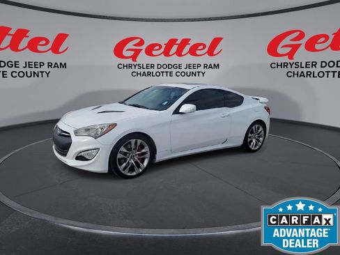Used 2014 Hyundai Genesis 3.8 image 4