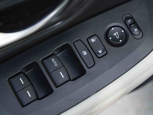 Certified 2026 Honda HR-V LX image 38