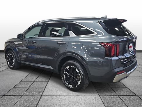 Used 2024 Kia Sorento S image 7