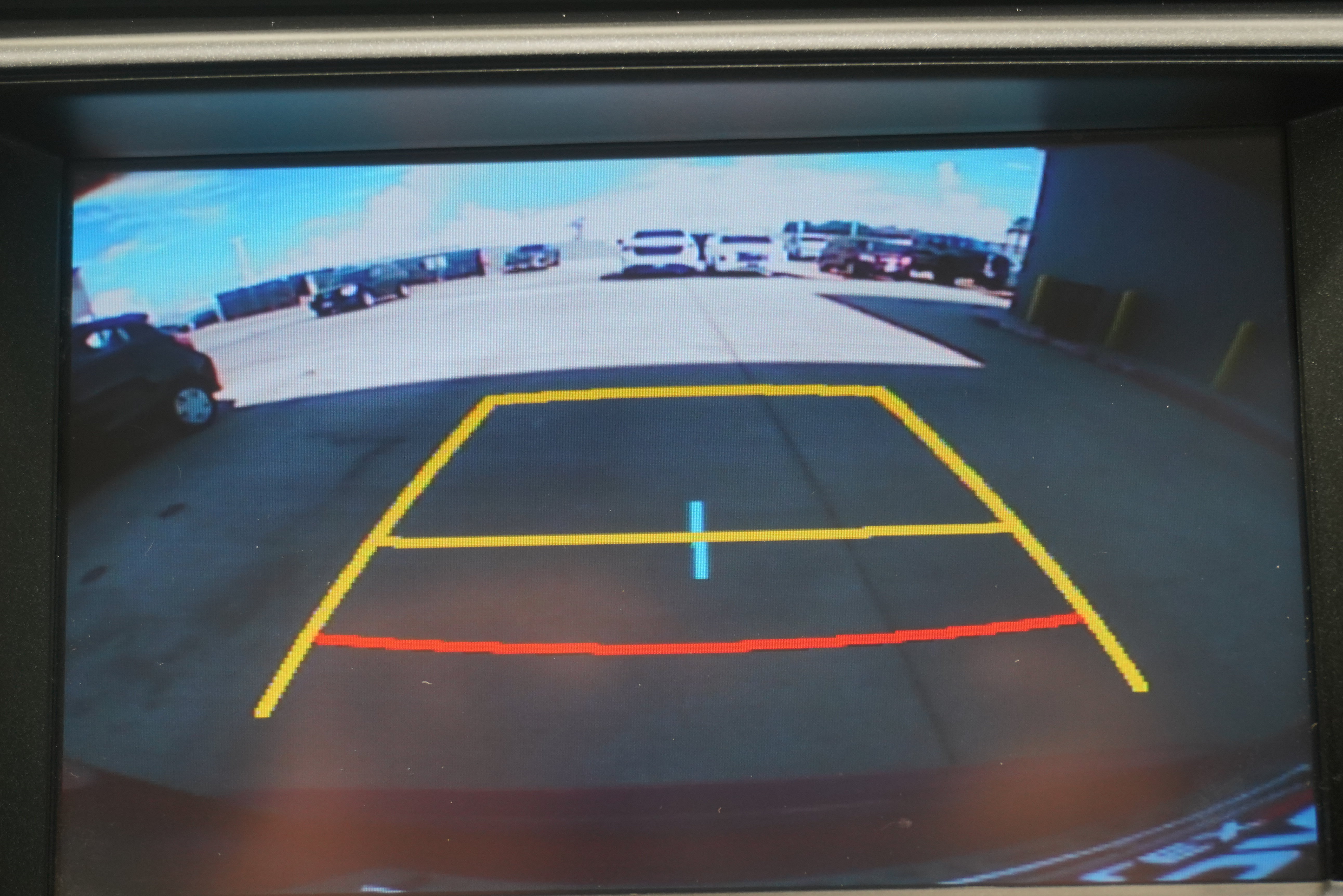 Used 2018 Toyota RAV4 XLE FWD image 19