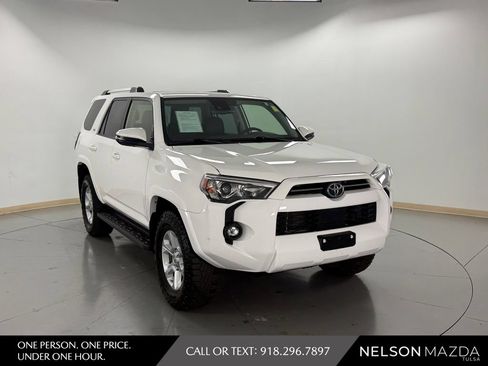 Used 2021 Toyota 4Runner SR5 Premium w/ Moonroof Package AWD/4WD image 4