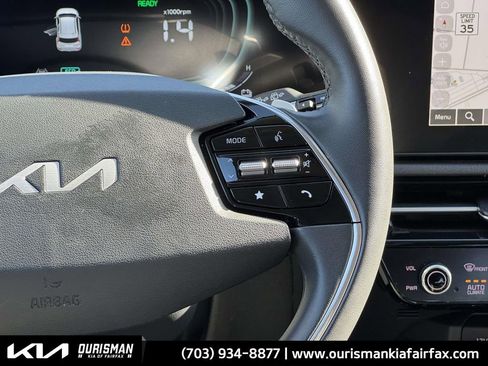 Used 2023 Kia Niro EX Touring image 9