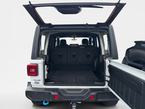 Used 2023 Jeep Wrangler Unlimited Sahara image 23