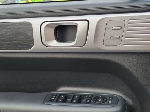 Certified 2025 Hyundai Santa Fe Limited AWD/4WD image 17