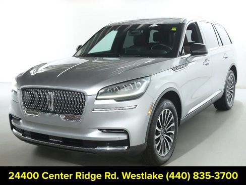 Certified 2023 Lincoln Aviator Reserve AWD/4WD image 4