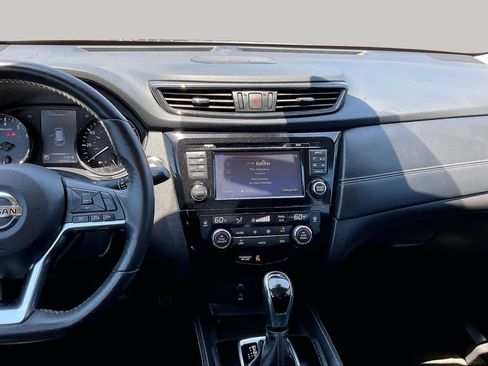 Used 2017 Nissan Rogue SL FWD image 7