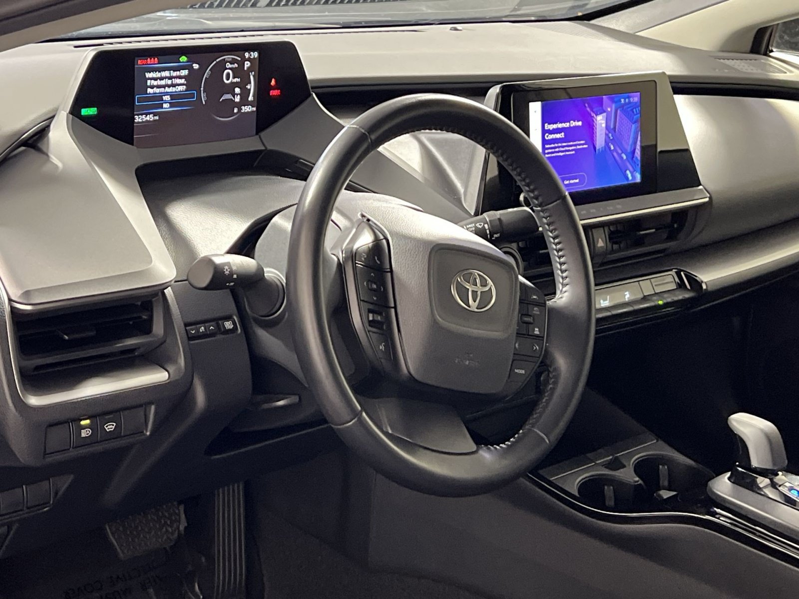 Used 2025 Toyota Prius LE FWD image 16