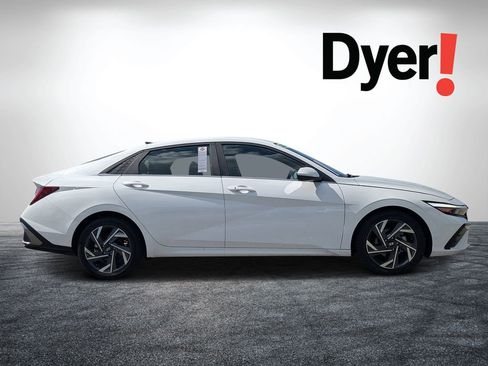 Used 2025 Hyundai Elantra SEL FWD image 2