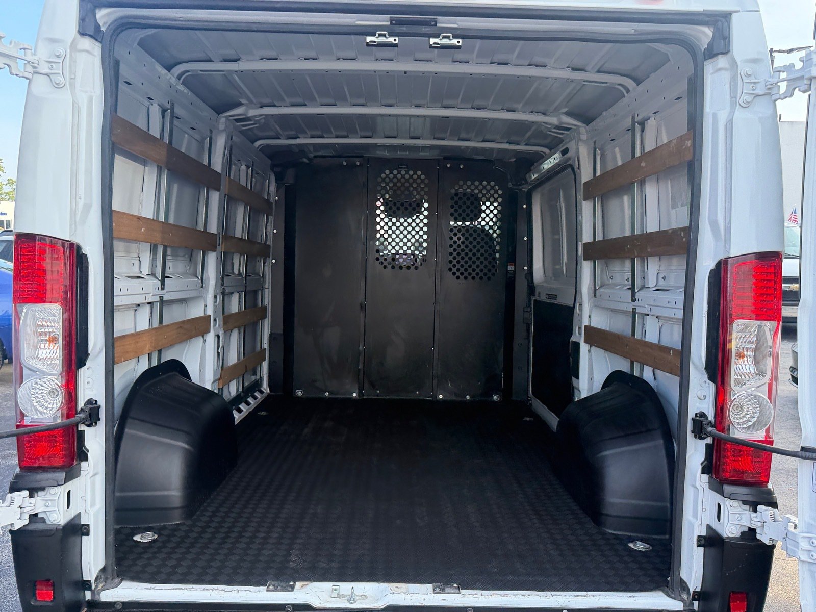 Used 2025 RAM ProMaster 2500 w/ U-Haul Equipment Group FWD image 16