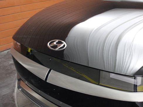 Used 2024 Hyundai Ioniq 5 Limited image 22