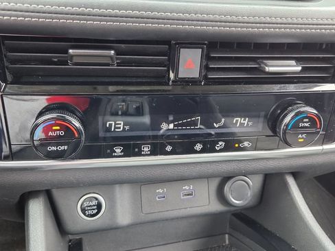 Used 2021 Nissan Rogue SV FWD image 19