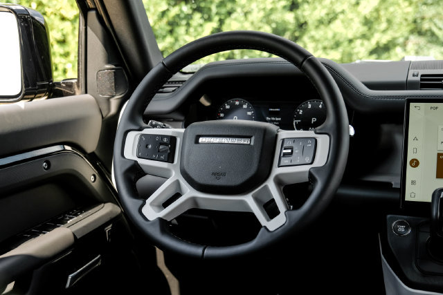 New 2026 Land Rover Defender 110 X-Dynamic SE AWD/4WD image 17
