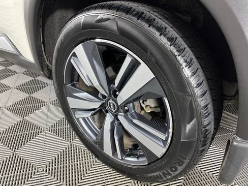 Used 2023 Nissan Rogue Platinum w/ Platinum Premium Package FWD image 14