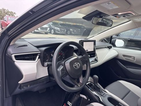 Used 2025 Toyota Corolla LE image 12
