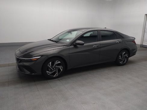 Used 2025 Hyundai Elantra Sport FWD image 2
