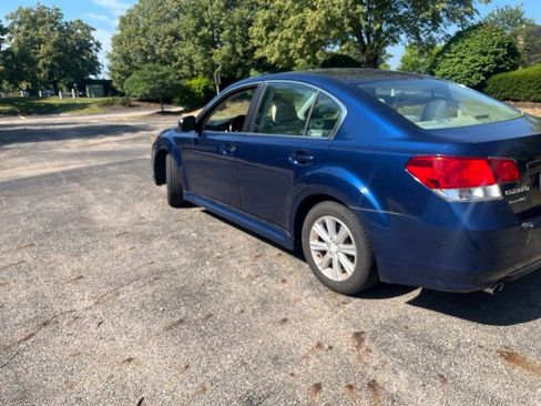 Used 2010 Subaru Legacy 2.5i Premium AWD/4WD image 15