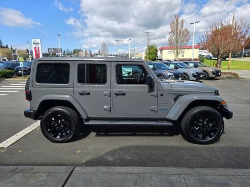 Used 2023 Jeep Wrangler Unlimited Sahara w/ Cold Weather Group image 6