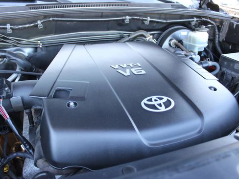 Used 2010 Toyota Tacoma PreRunner image 31