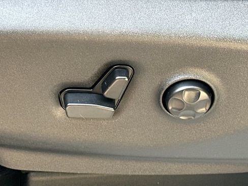 Used 2017 Chrysler Pacifica Touring-L FWD image 36