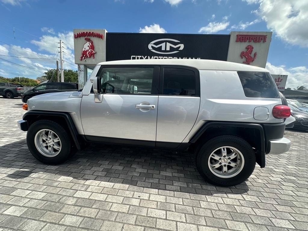 Used 2007 Toyota FJ Cruiser 2WD w/ Convenience Pkg image 4