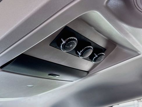 Used 2015 Chrysler Town & Country Touring FWD image 24