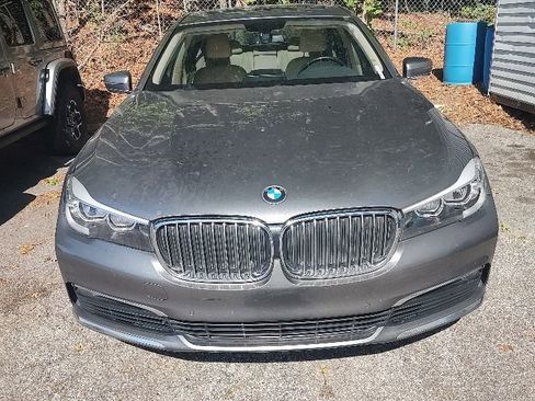 Used 2018 BMW 740i RWD image 6